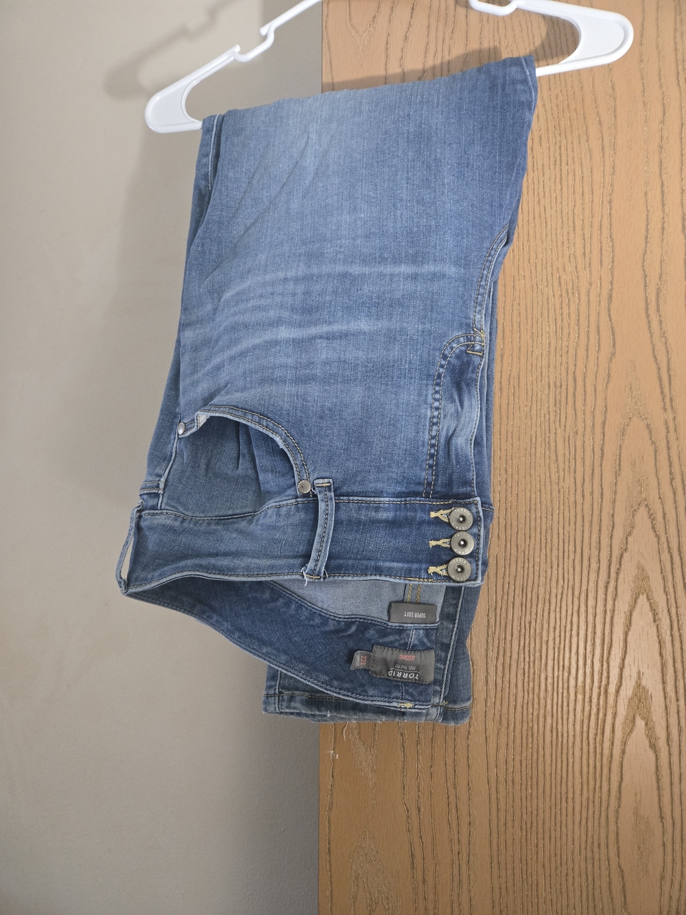 22s Torrid Women's Blue High-Rise Button Jeans